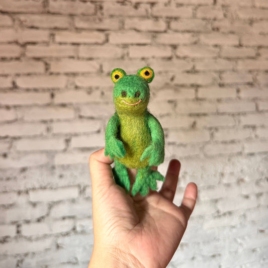 Felt Frog Finger Puppet