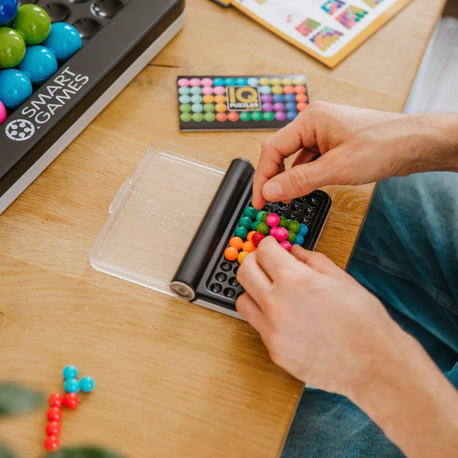 IQ PUZZLER PRO Compact Board Game Puzzle