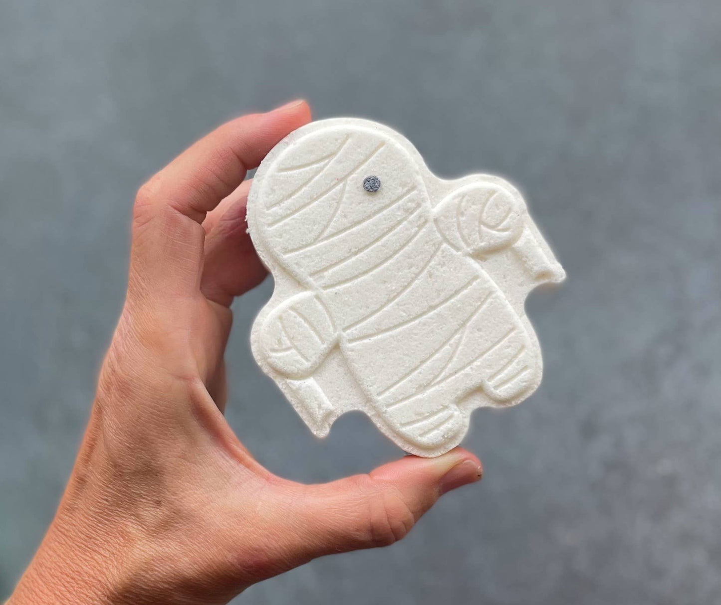 Mummy bath bomb