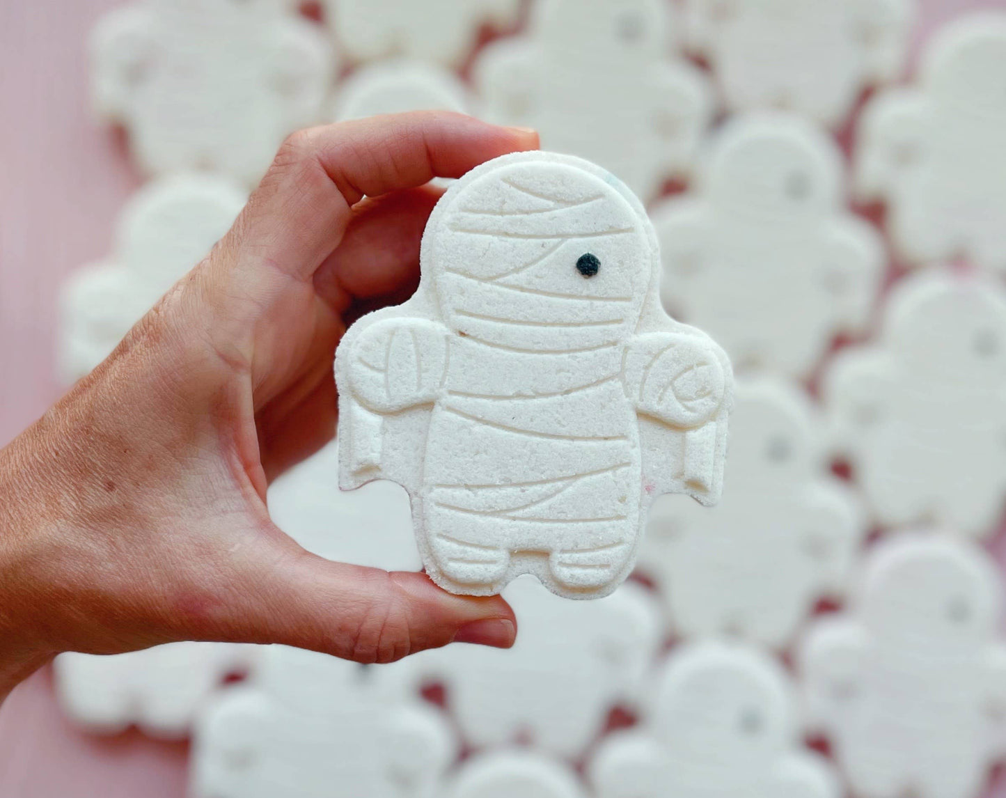 Mummy bath bomb