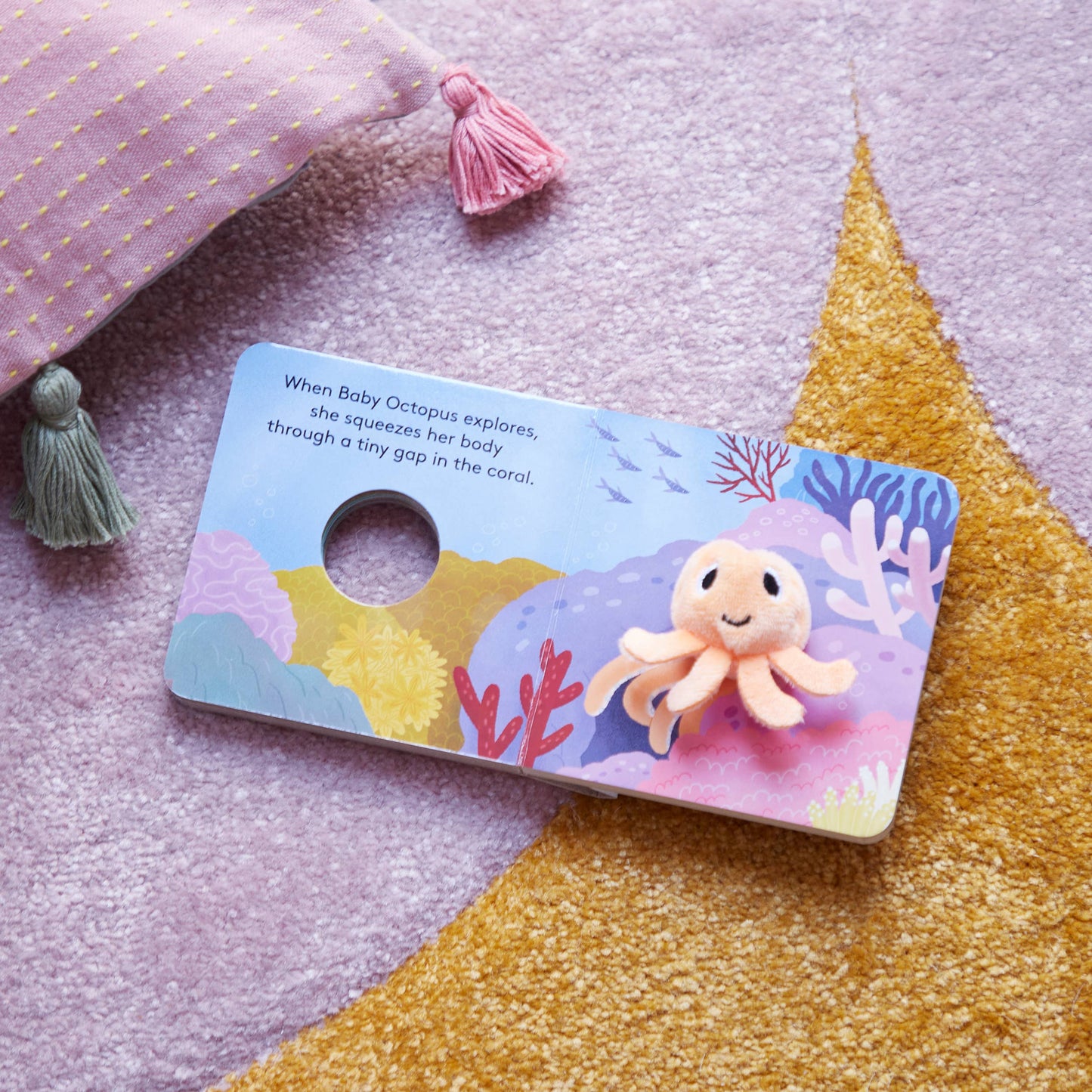 Baby Octopus: Finger Puppet Book